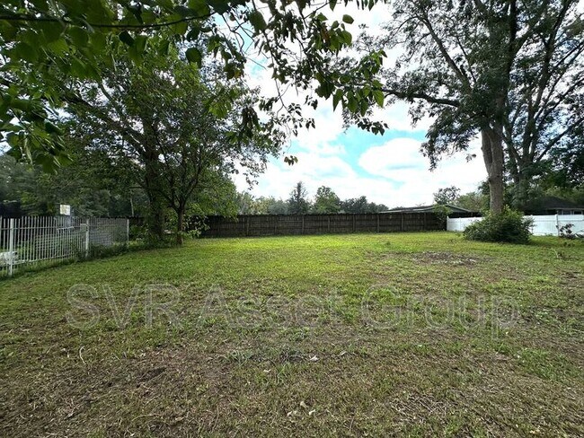 Foto del edificio - 8054 Graff Ln
