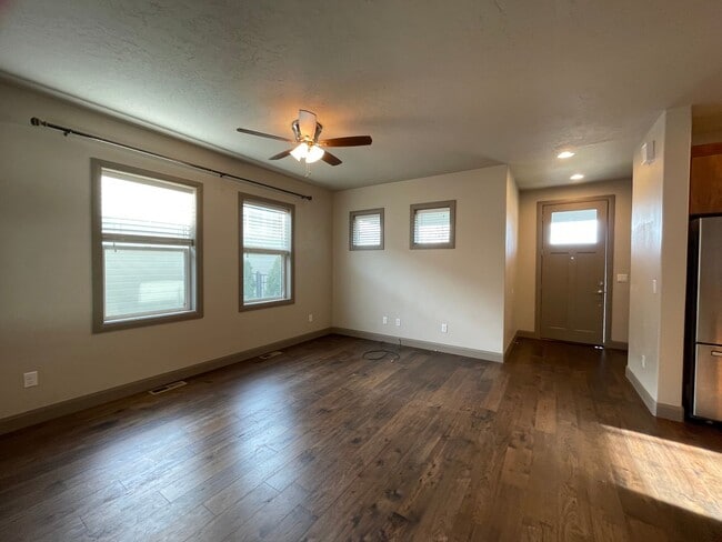 Building Photo - Beautiful 3 bed 2.5 bath in East Boise jus...