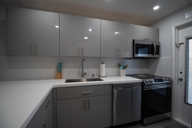 Foto del edificio - 400 SE 10th Street Unit 303