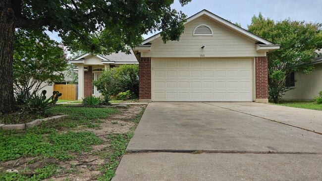 Building Photo - 1301 Nightshade Ln