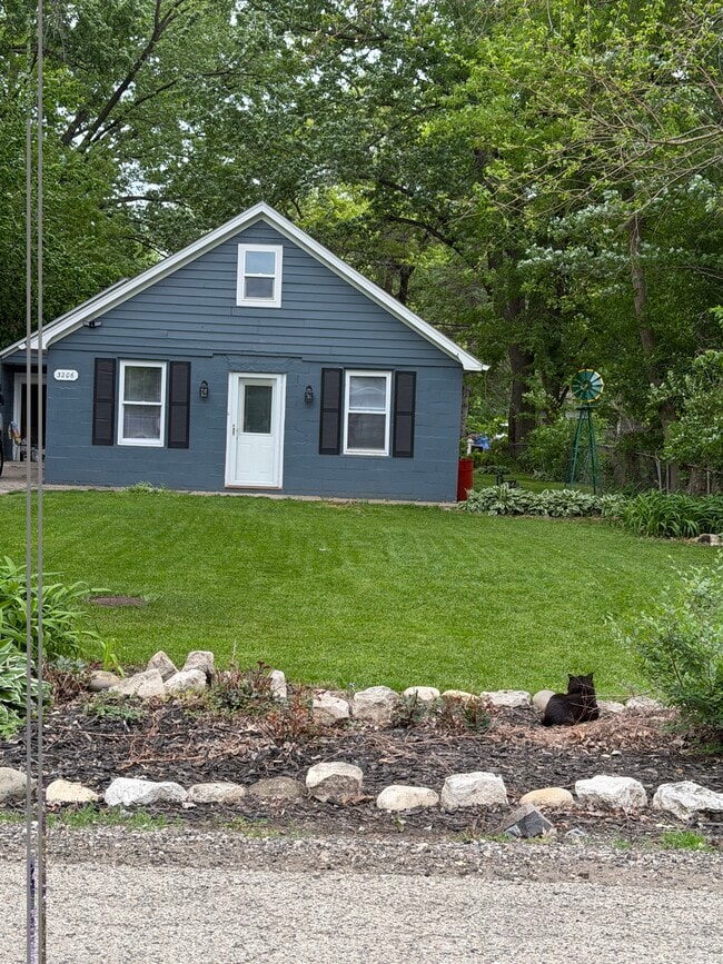 Building Photo - 3206 S Waterview Ave