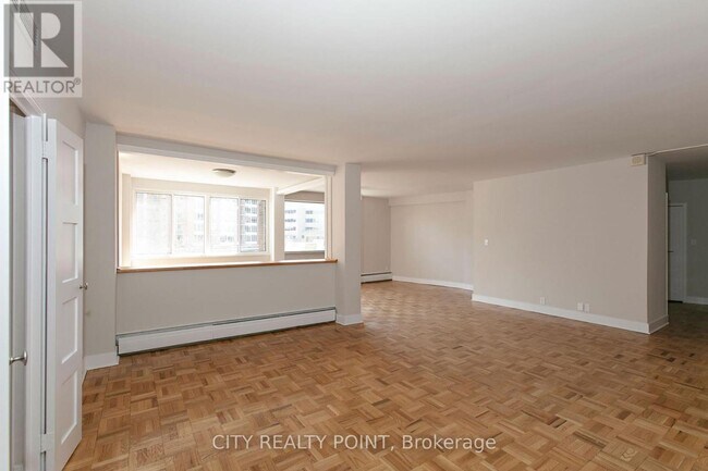 Building Photo - 9 Deer Park Crescent