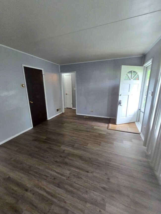 Foto del edificio - Two Bedroom Duplex IN Lawrence Township Located Near 56th St and Franklin Rd