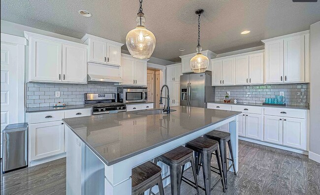 Foto del edificio - 831 S Cottage Side Ln