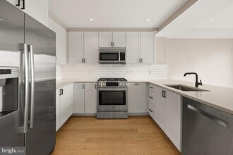 Building Photo - 925 N Fairfax St