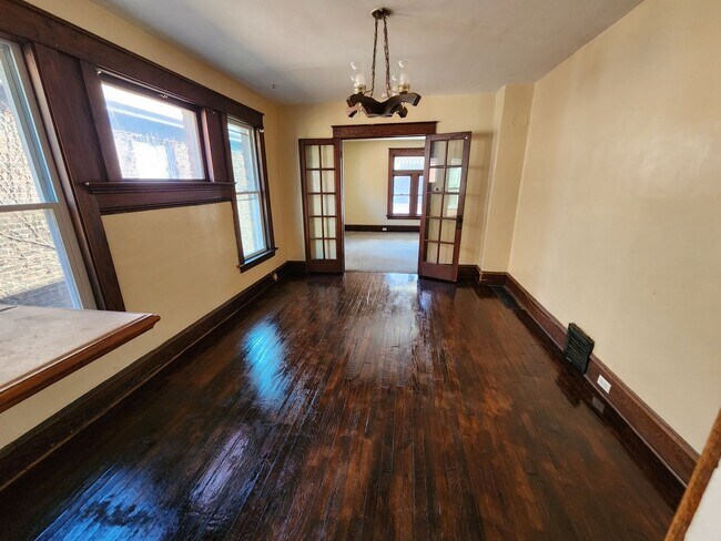Foto del edificio - Spacious 2 bedroom apartment close to bayf...
