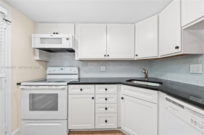 Building Photo - 2871 N Ocean Blvd