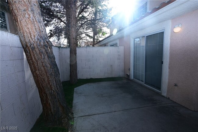 Building Photo - 8465 Blue Island Ave