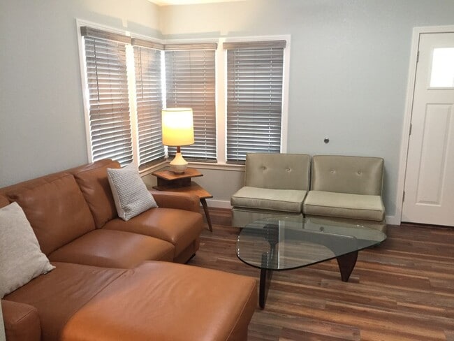 Building Photo - 3 Bedroom Single Family Home in Fredericks...