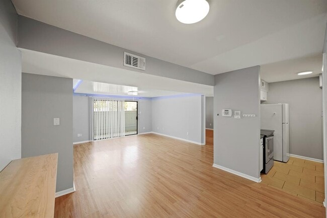 Building Photo - 8517 Hearth Dr
