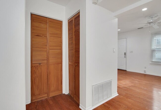 Building Photo - 364 1st St