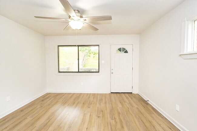 Building Photo - 5326 Slayton Ave