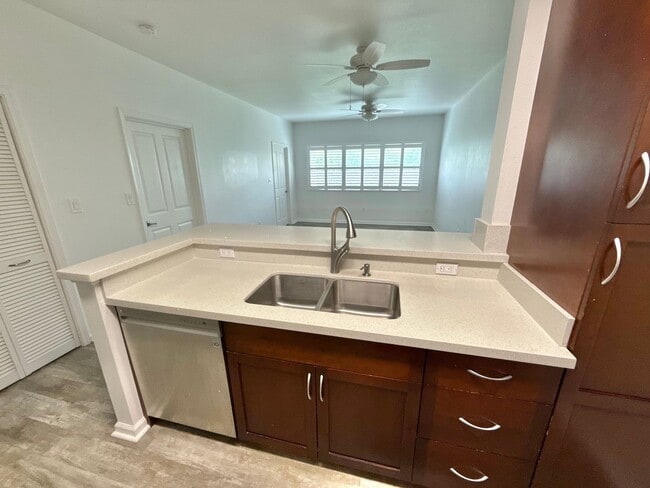 Building Photo - Newly Renovated 2 Bedroom / 1 Bathroom  Un...