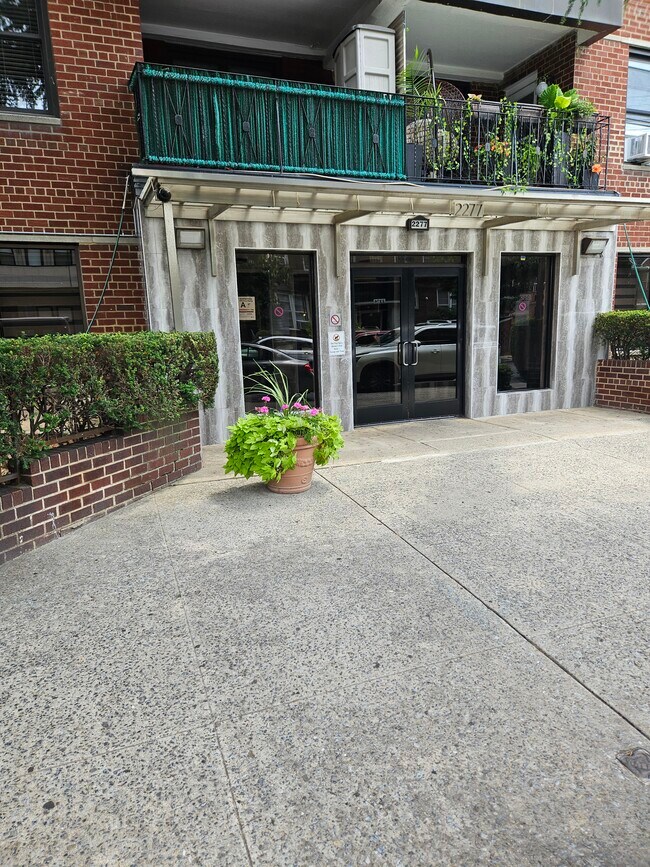 Foto del edificio - 2277 Homecrest Ave