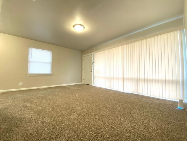 Building Photo - 2 Bedroom Home In Gary