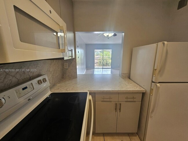 Foto del edificio - 10851 SW 2nd St