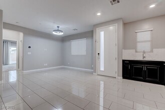 Building Photo - 965 Mossy Vale St