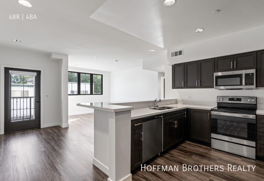 Primary Photo - 5020 Woodman Ave Sherman Oaks, CA 91423