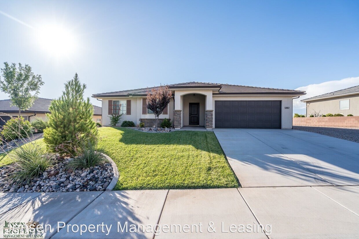 Foto principal - 5962 Desert Crest Dr