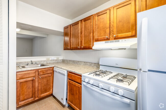 2BR, 1BA - 850SF - Kitchen - Crown Square Apartments