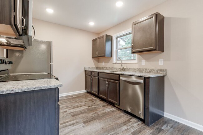 Building Photo - 413 Hietts Ln