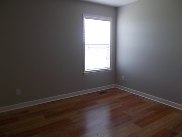 Building Photo - 2229 Dewey Dr