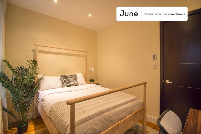 Building Photo - Private bedroom in 5 bed/2 bath Home