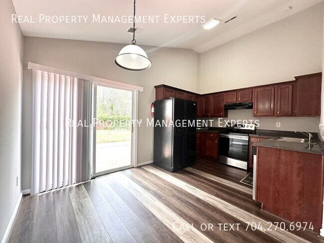 Building Photo - 6229 Green Vista Ct