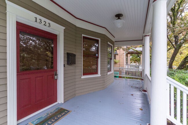 Building Photo - Beautiful 1902 Craftsman stunner with off ...