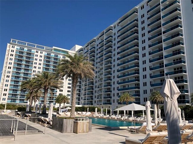Building Photo - 2301 Collins Ave