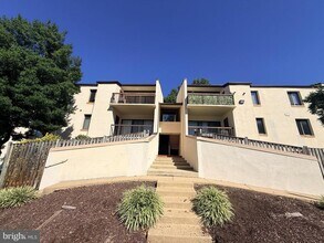 Building Photo - 10108 Campus Way S