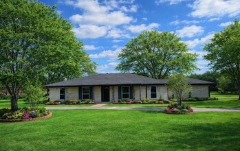 Building Photo - 108 Lakeshore Dr