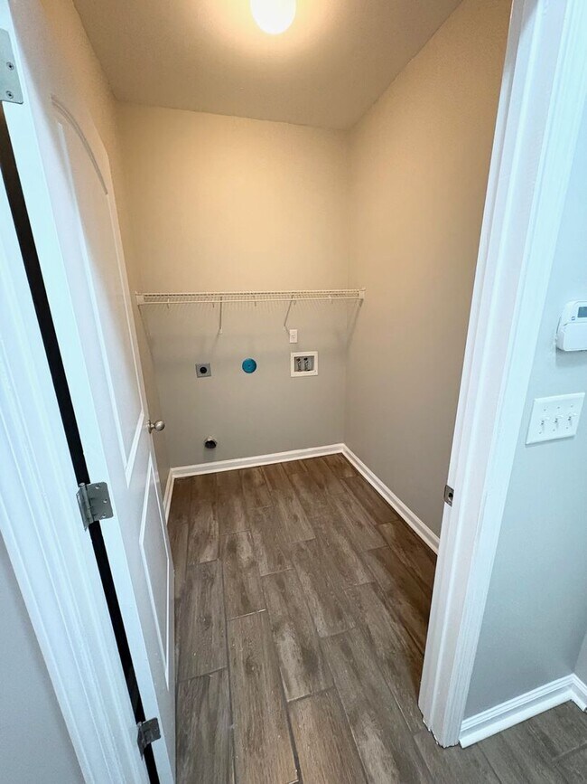 Foto del edificio - GlenCrossing8811