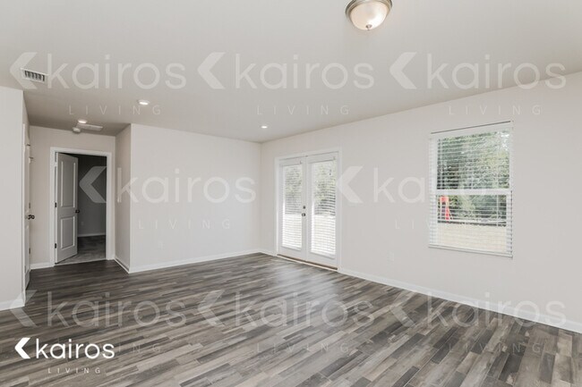 Foto del edificio - 832 Whispering Creek Ave.