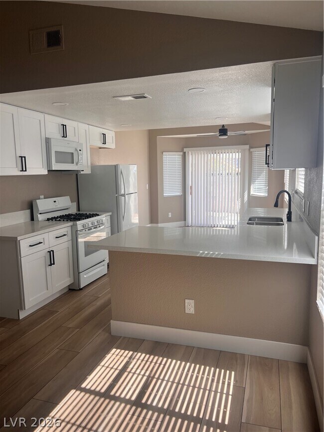 Foto del edificio - 1369 Torington Dr