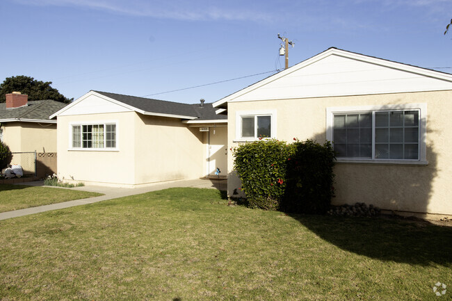 Building Photo - 1133 W Hemlock St