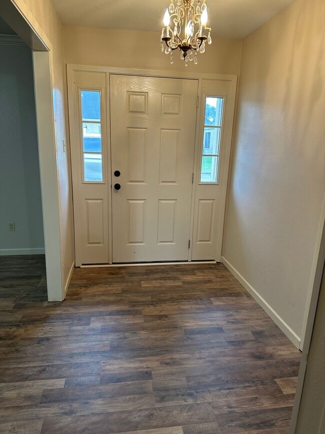 Building Photo - COMING SOON - 3 Bedroom, 2 Bathroom for Rent!