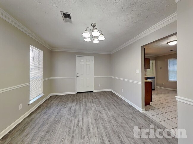 Foto del edificio - 5625 Longbow Dr