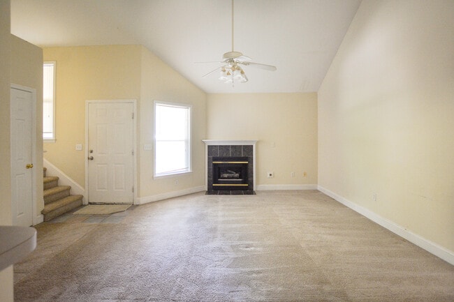 Building Photo - West Ashley Apartment