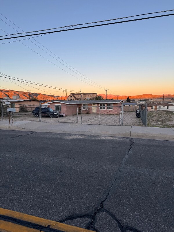 Building Photo - 1385 Riverside Dr