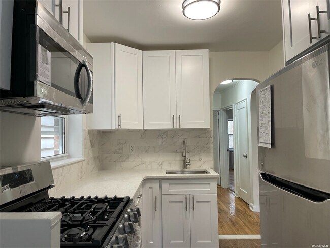 Building Photo - 155-13-155-65 65th Ave