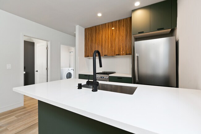 Building Photo - 1423 Ridge Way
