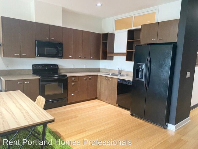 Building Photo - 2 br, 2 bath House - 3970 N Interstate Ave...