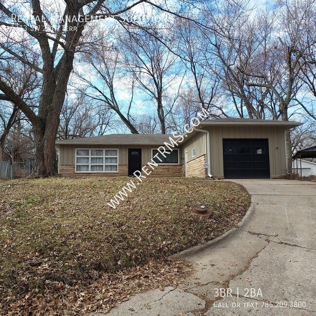 Building Photo - *BONUS LIVING ROOM* 1313 SW 29th Terr- 3 B...