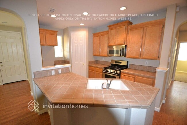 Foto del edificio - 7966 Roseview Way