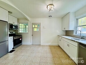 Building Photo - 1506 Coker Ave