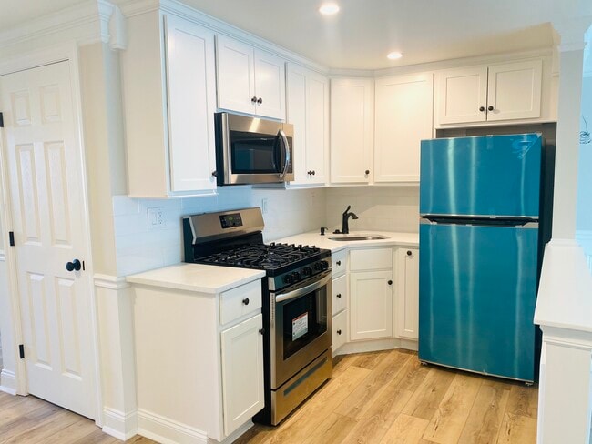 Kitchen - 1517 Curtin St
