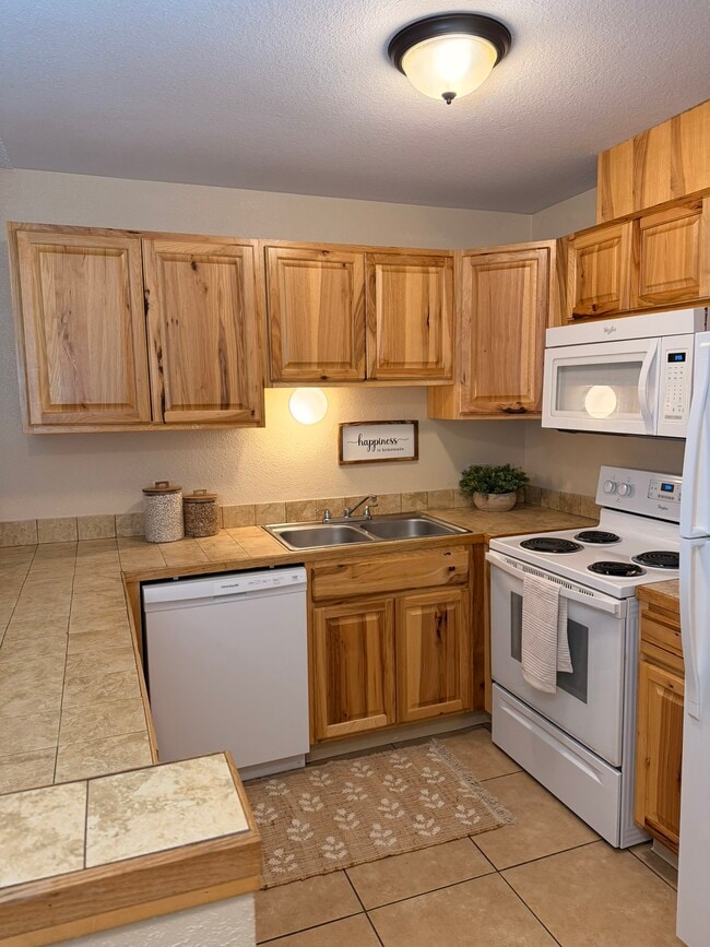 Building Photo - Evergreen Rock Maple Apartments