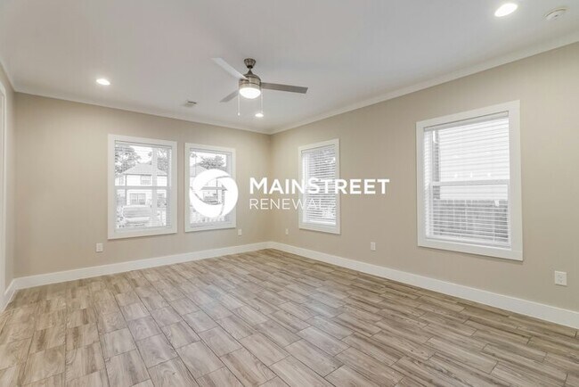 Foto del edificio - 4 Bedroom Pet-Friendly Home in Houston, TX with Main Street Renewal