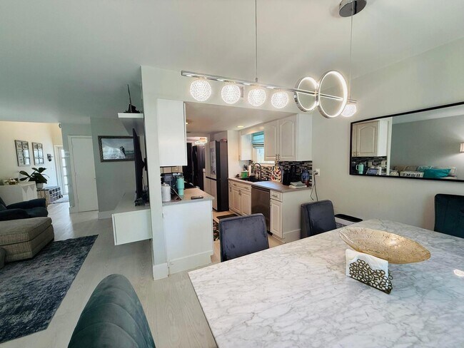 Foto del edificio - 5831 Thisledown Ct